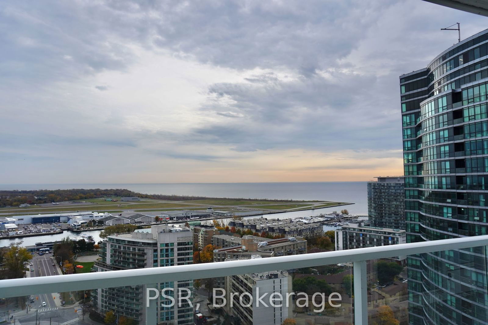 19 Bathurst St, unit 2911 for rent