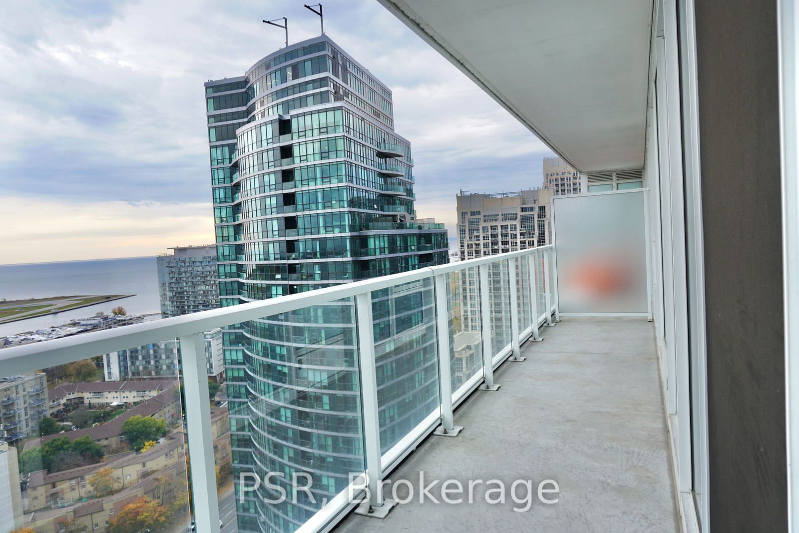 19 Bathurst St, unit 2911 for rent