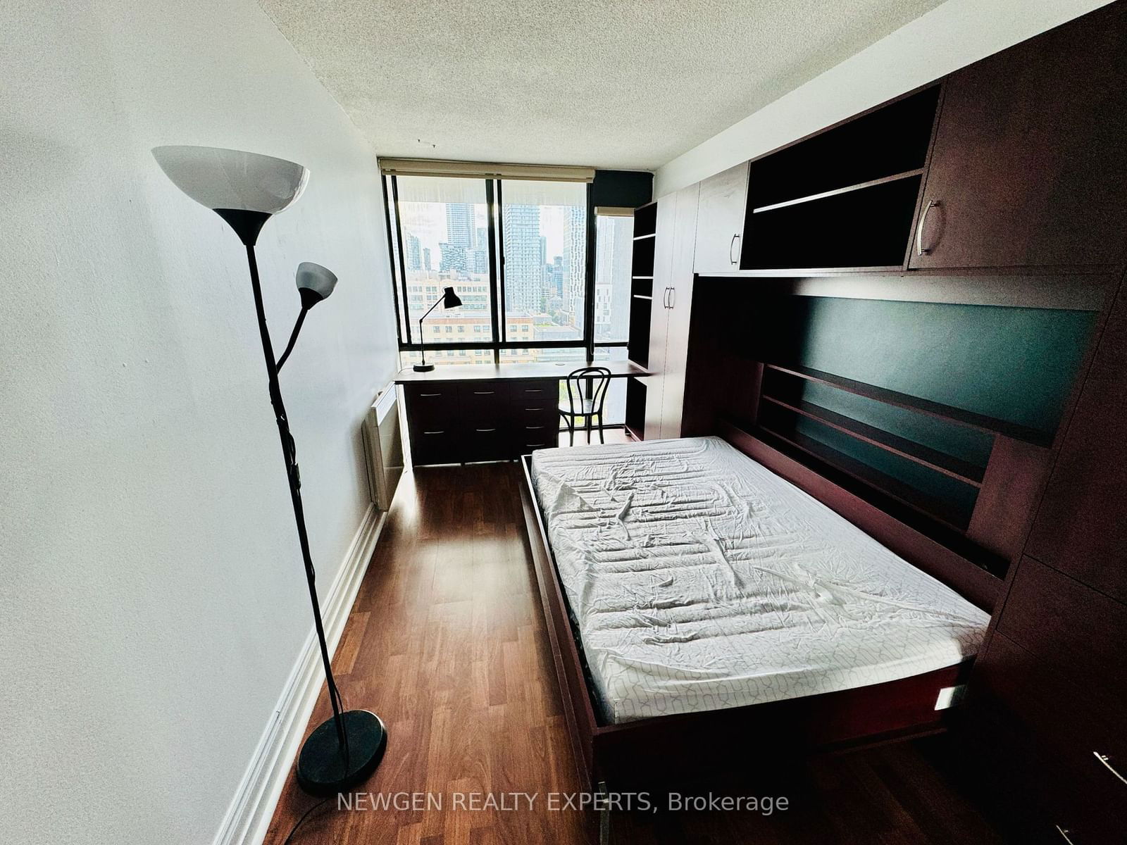 86 Gerrard St E, unit 14F for rent