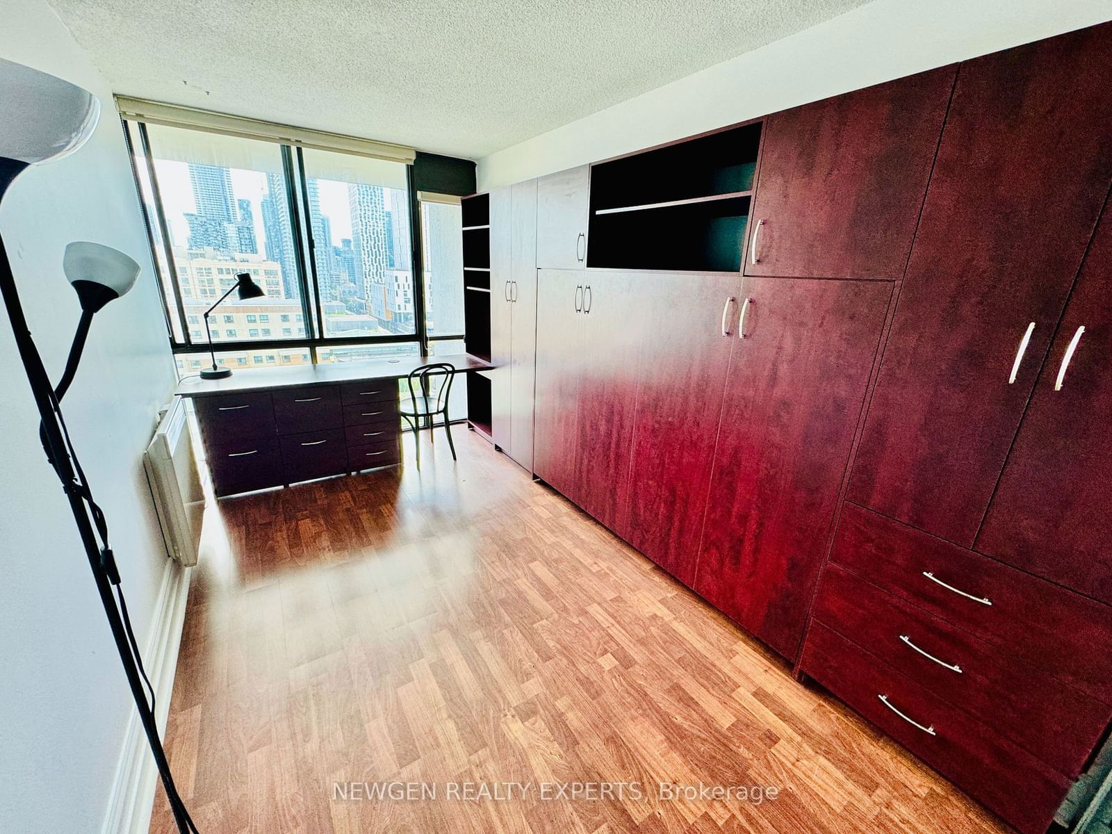 86 Gerrard St E, unit 14F for rent