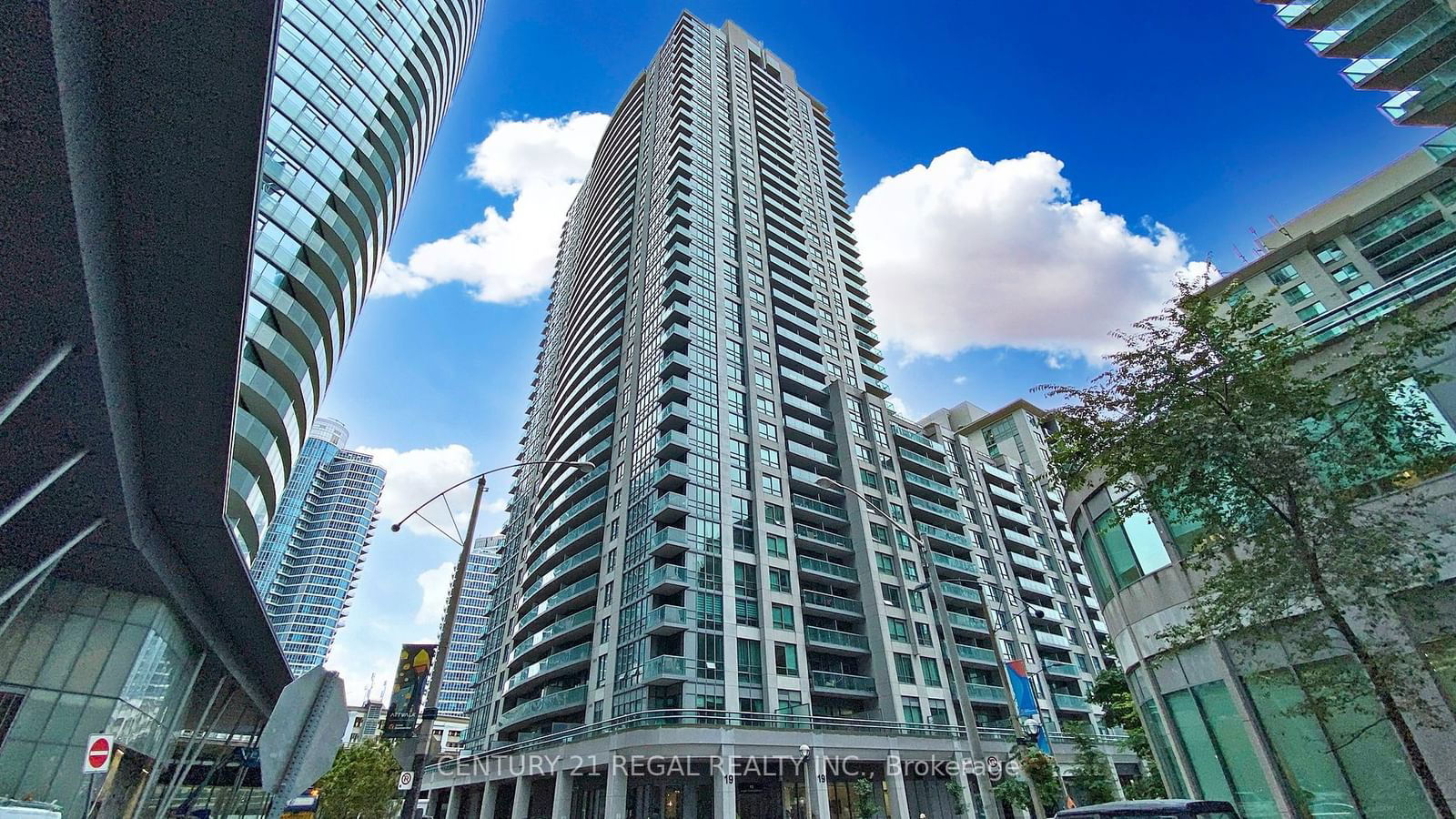 19 Grand Trunk Cres, unit 3210 for rent