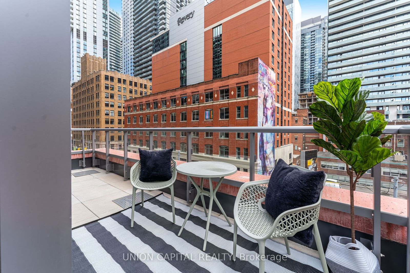 108 Peter St, unit 301 for sale