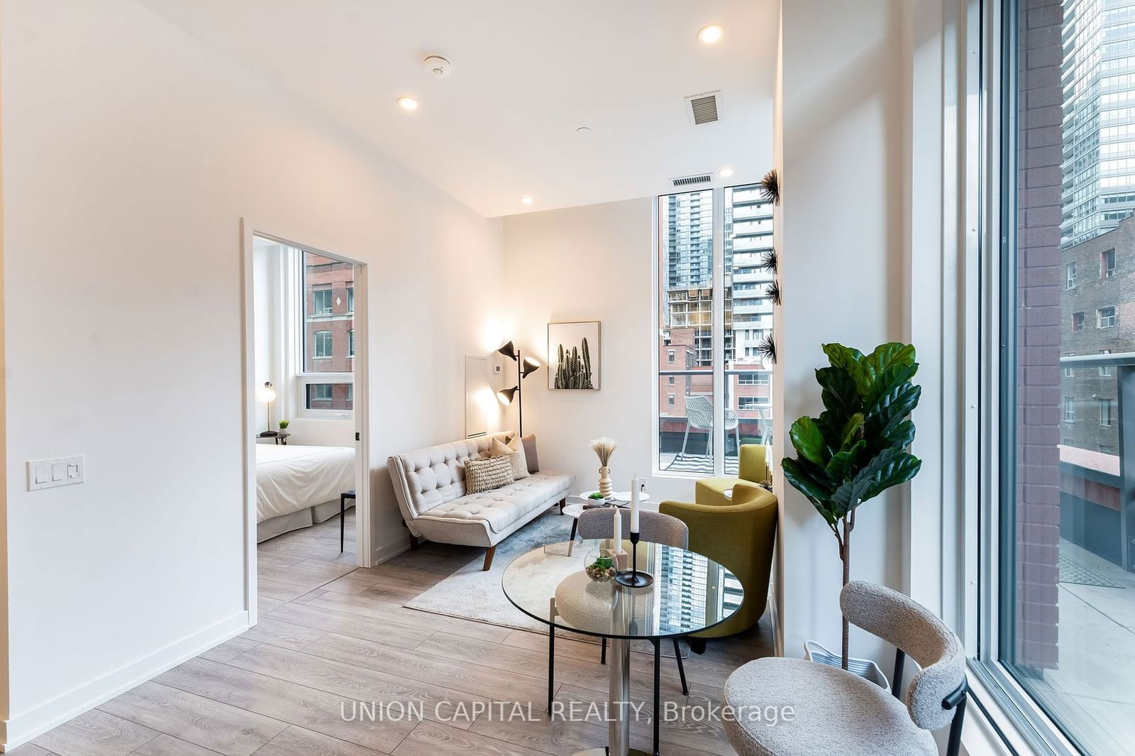 108 Peter St, unit 301 for sale