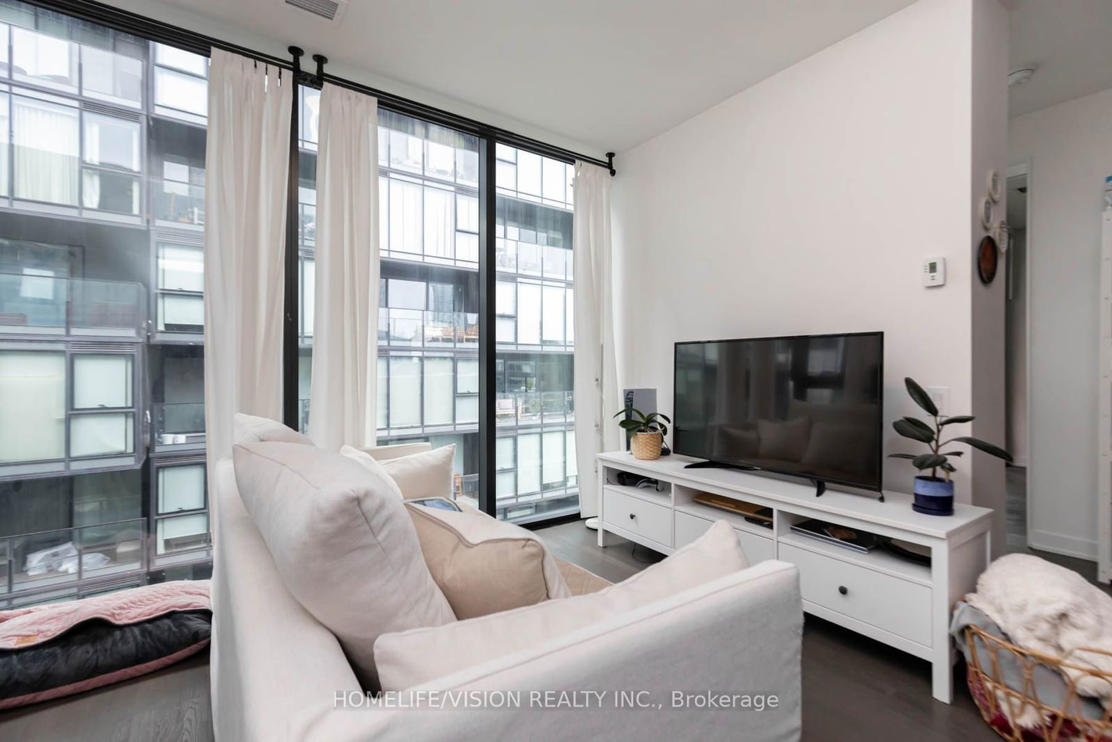 38 Stewart St, unit 1008 for rent