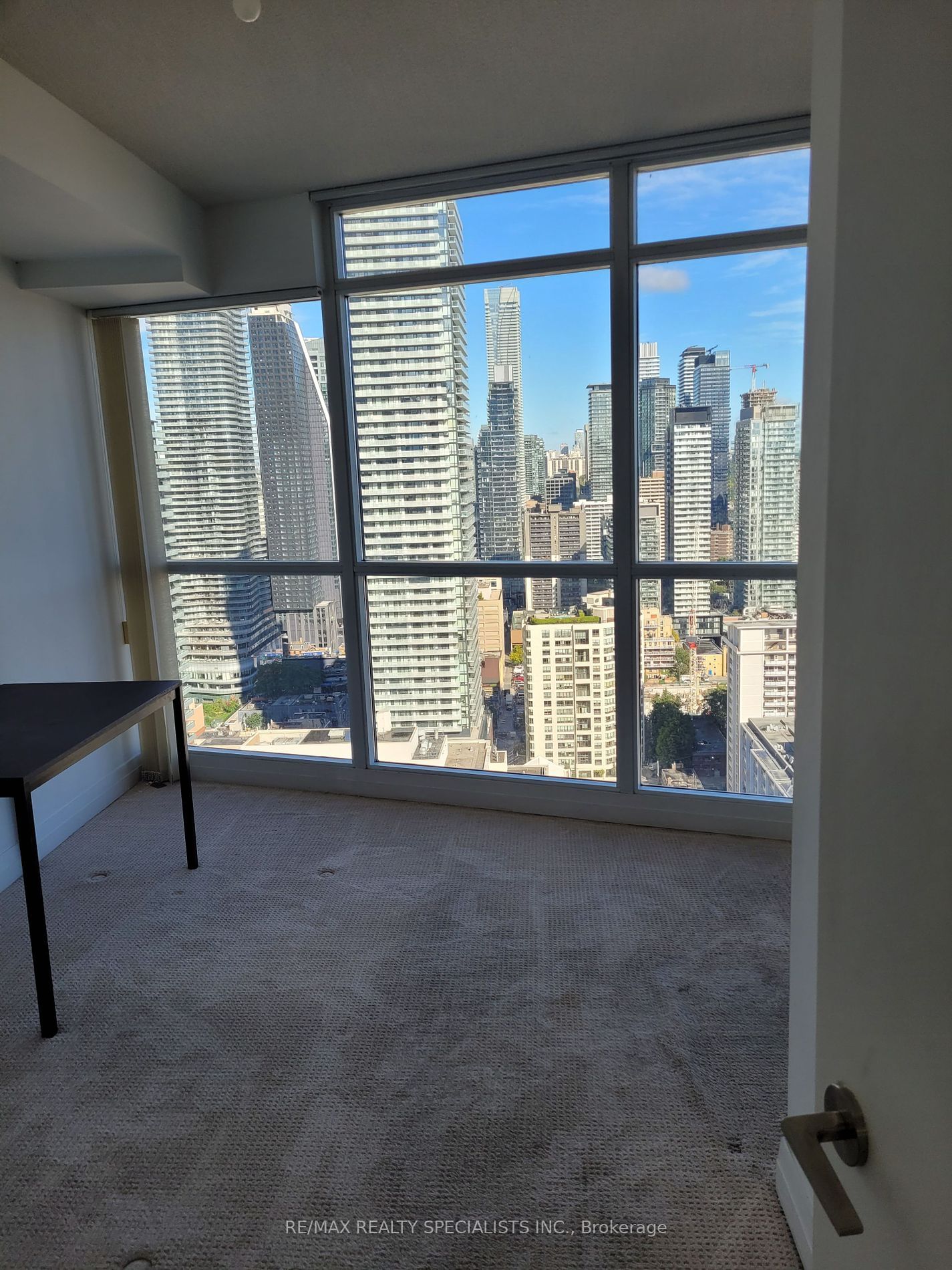 21 Carlton St, unit 3703 for rent