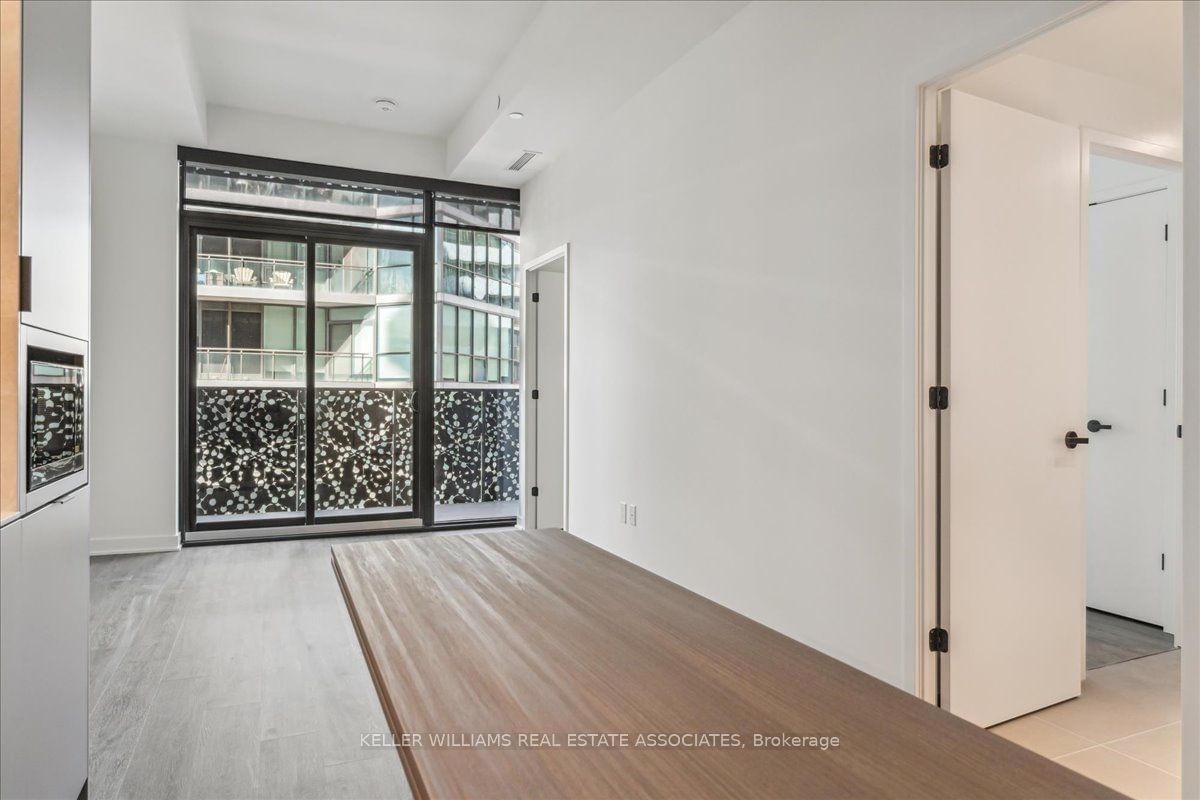 55 Charles St E, unit 3909 for rent