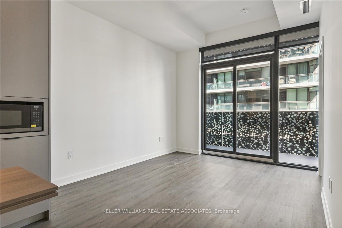 55 Charles St E, unit 3909 for rent