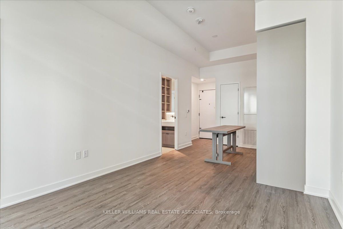 55 Charles St E, unit 3909 for rent