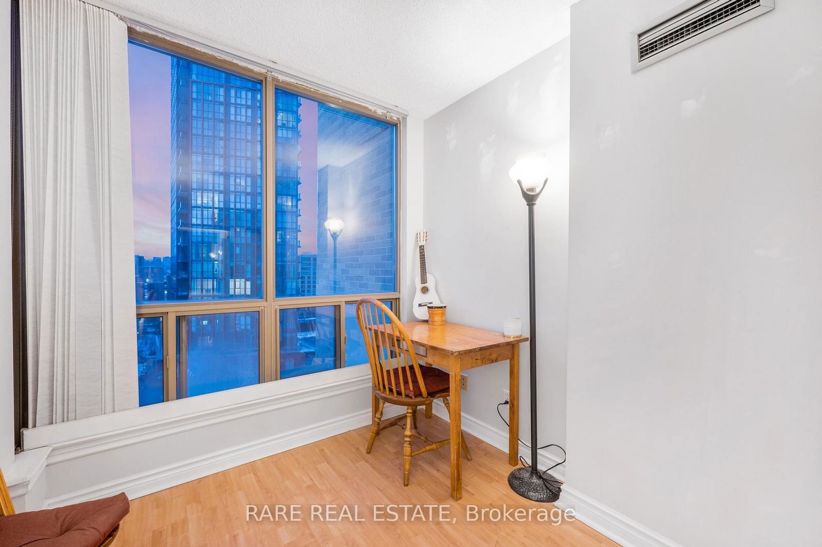 40 Scollard St, unit 1003 for rent