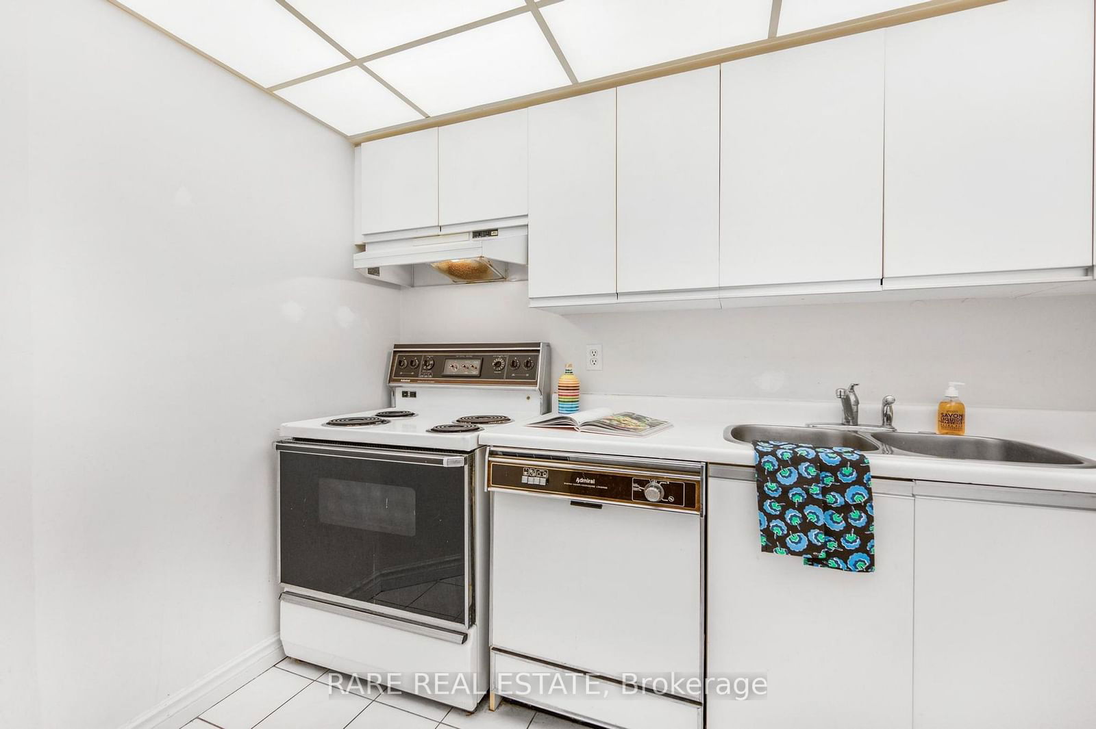 40 Scollard St, unit 1003 for rent