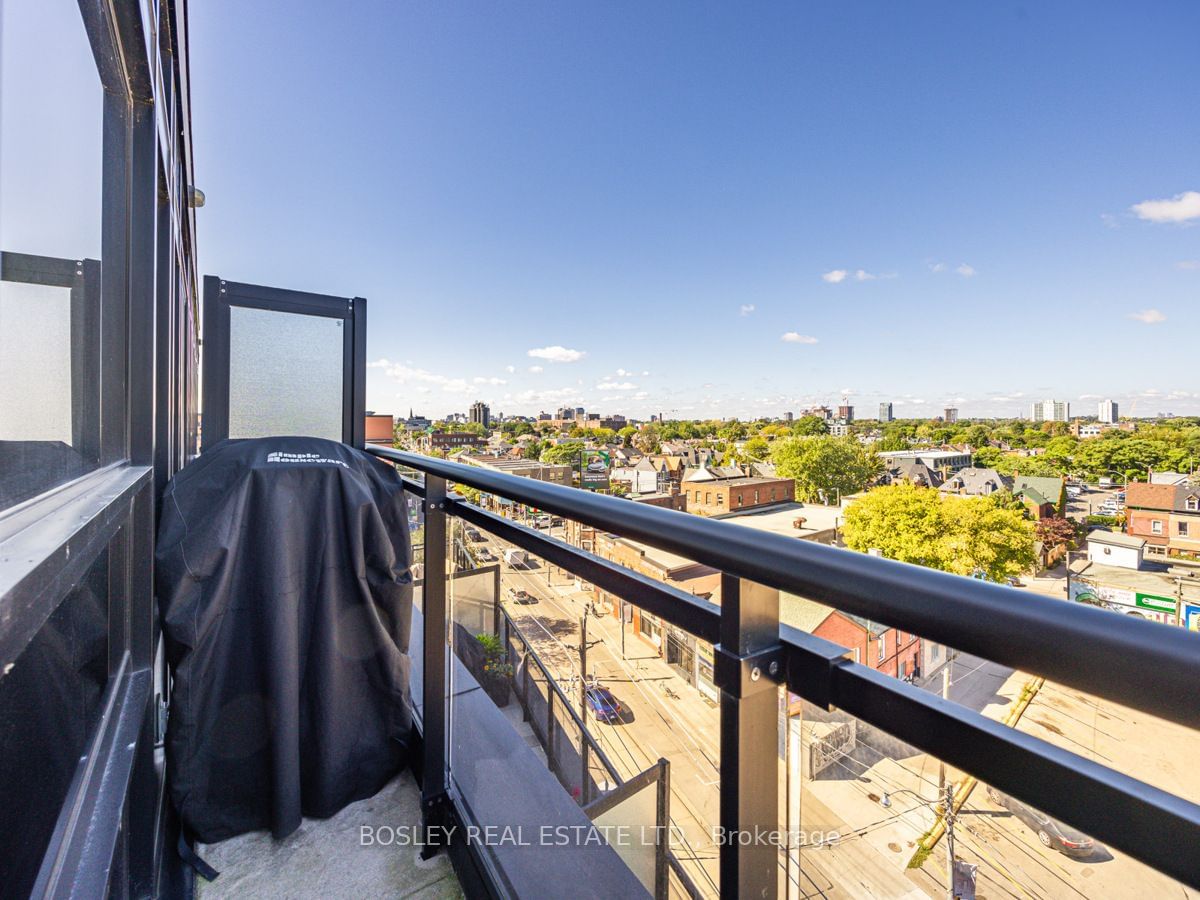 1239 Dundas St W, unit 703 for sale