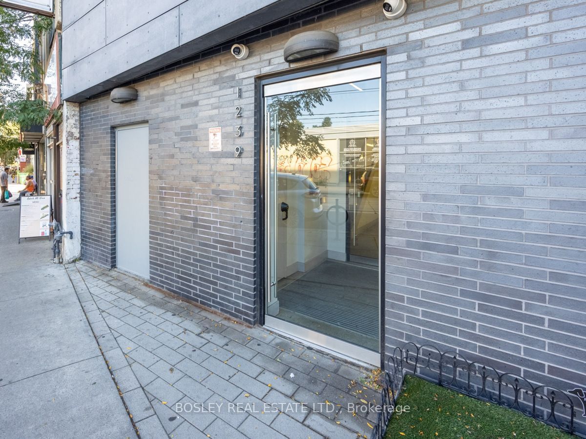 1239 Dundas St W, unit 703 for sale