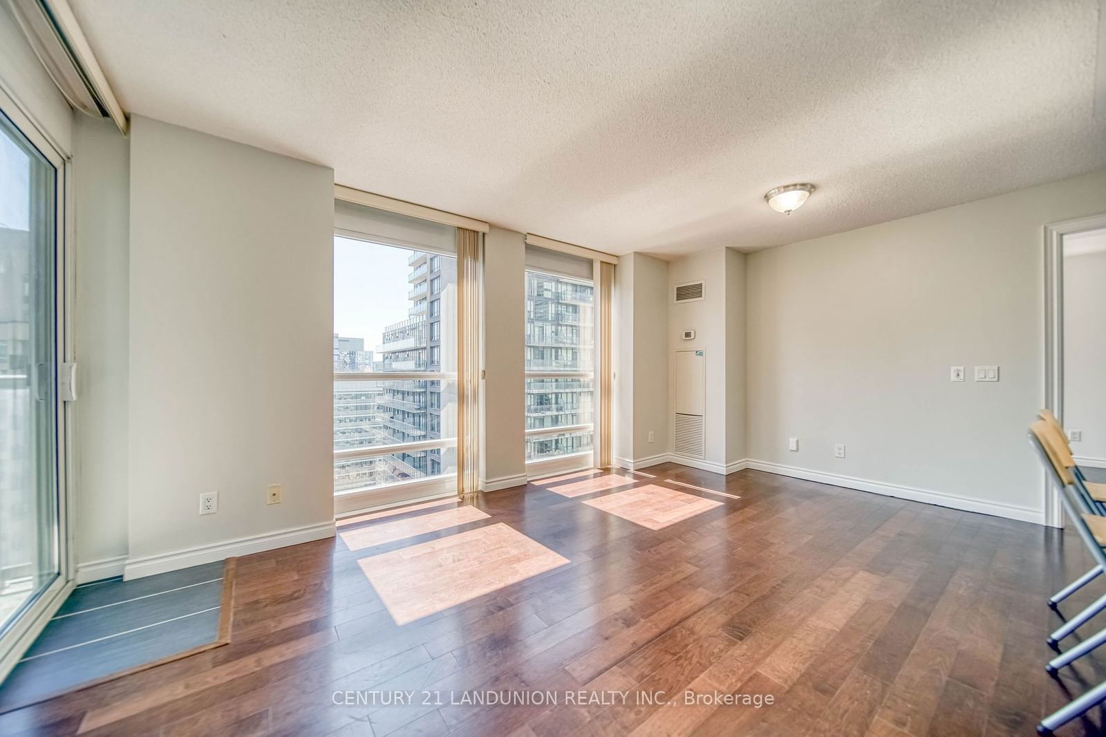 763 Bay St, unit 2809 for rent