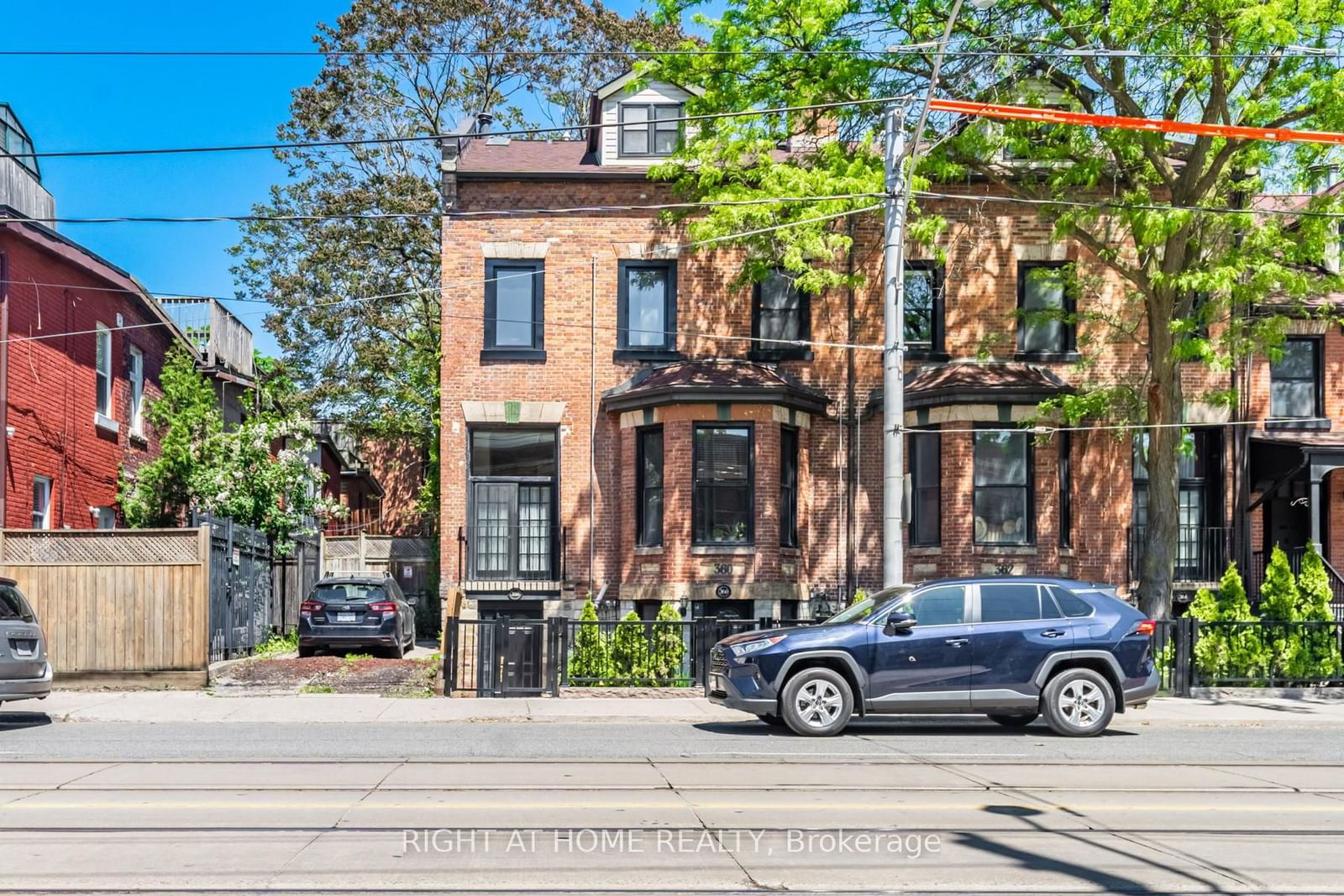 358 Dundas St E for sale 