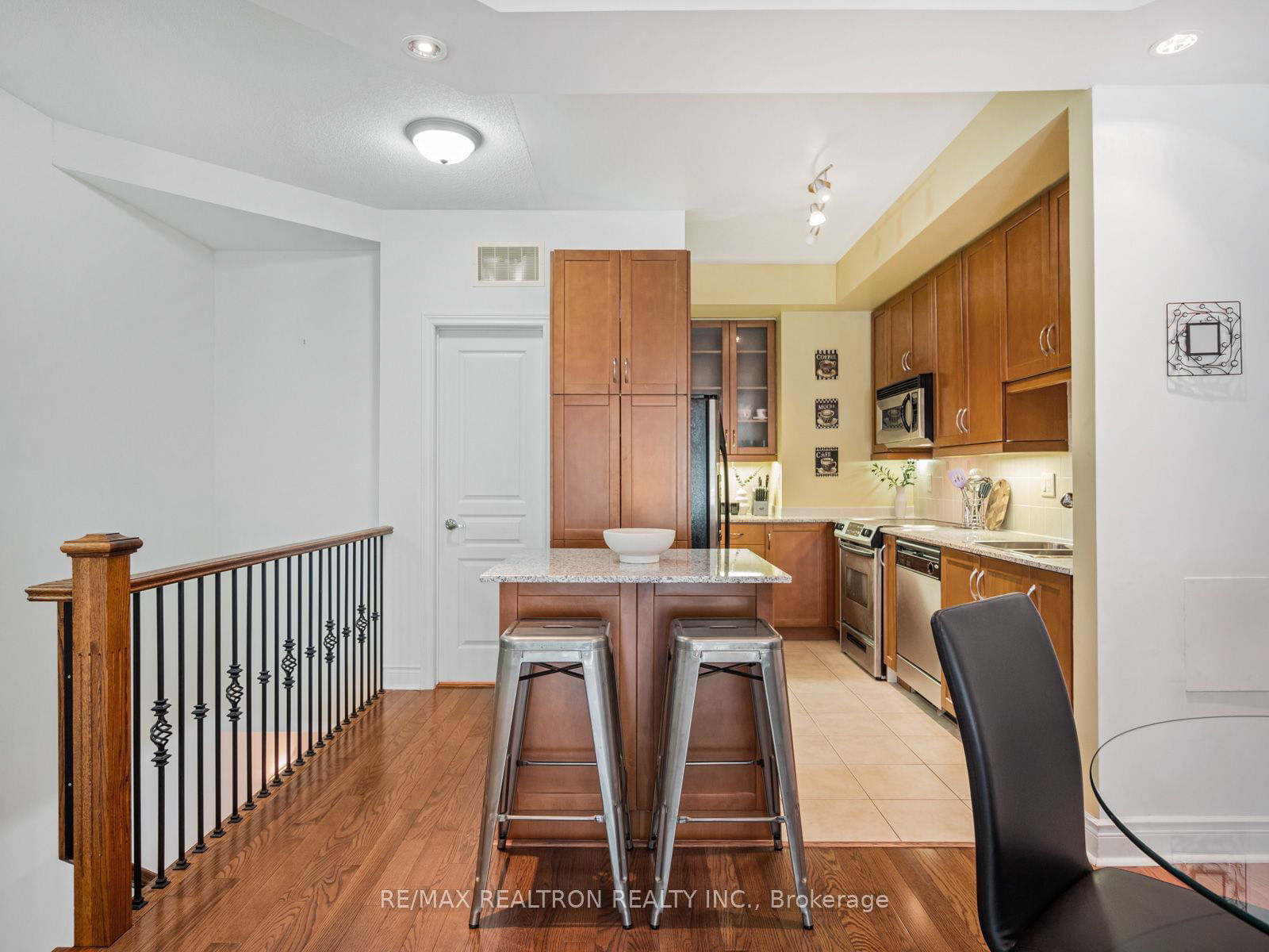 420 Kenneth Ave, unit 4 for sale