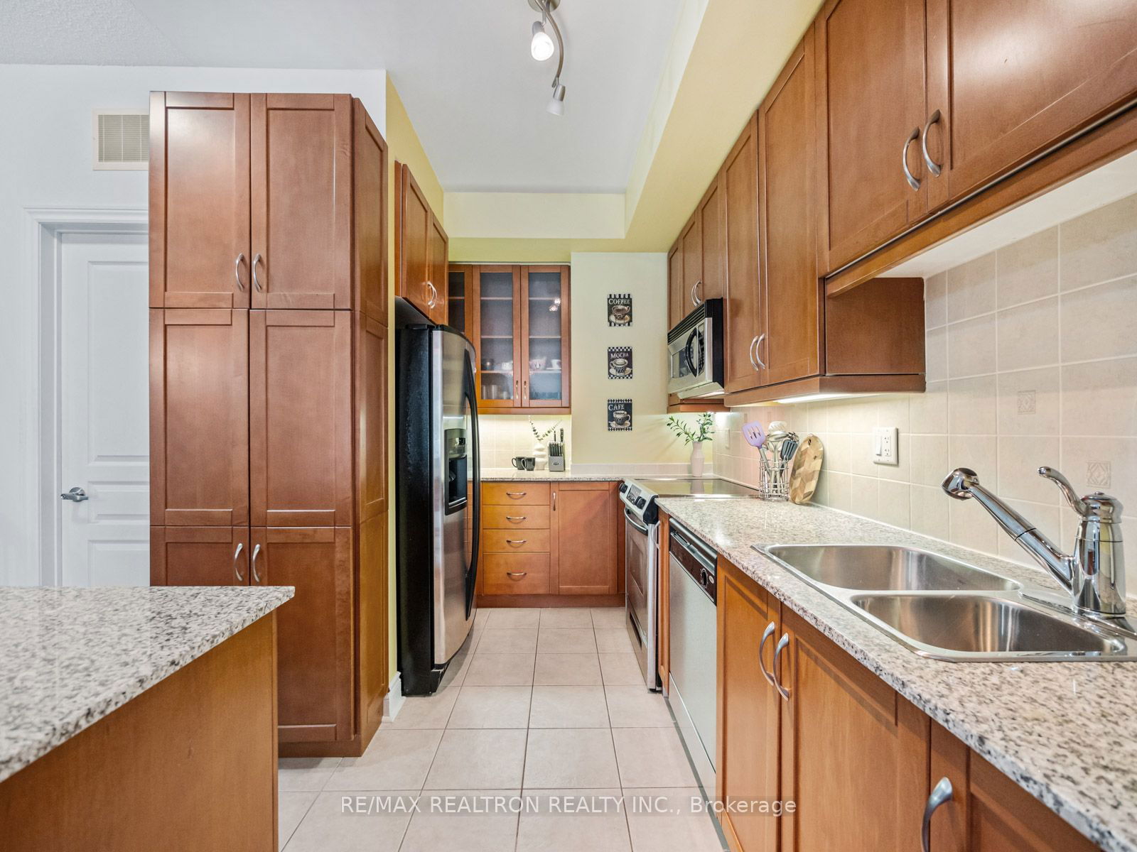 420 Kenneth Ave, unit 4 for sale