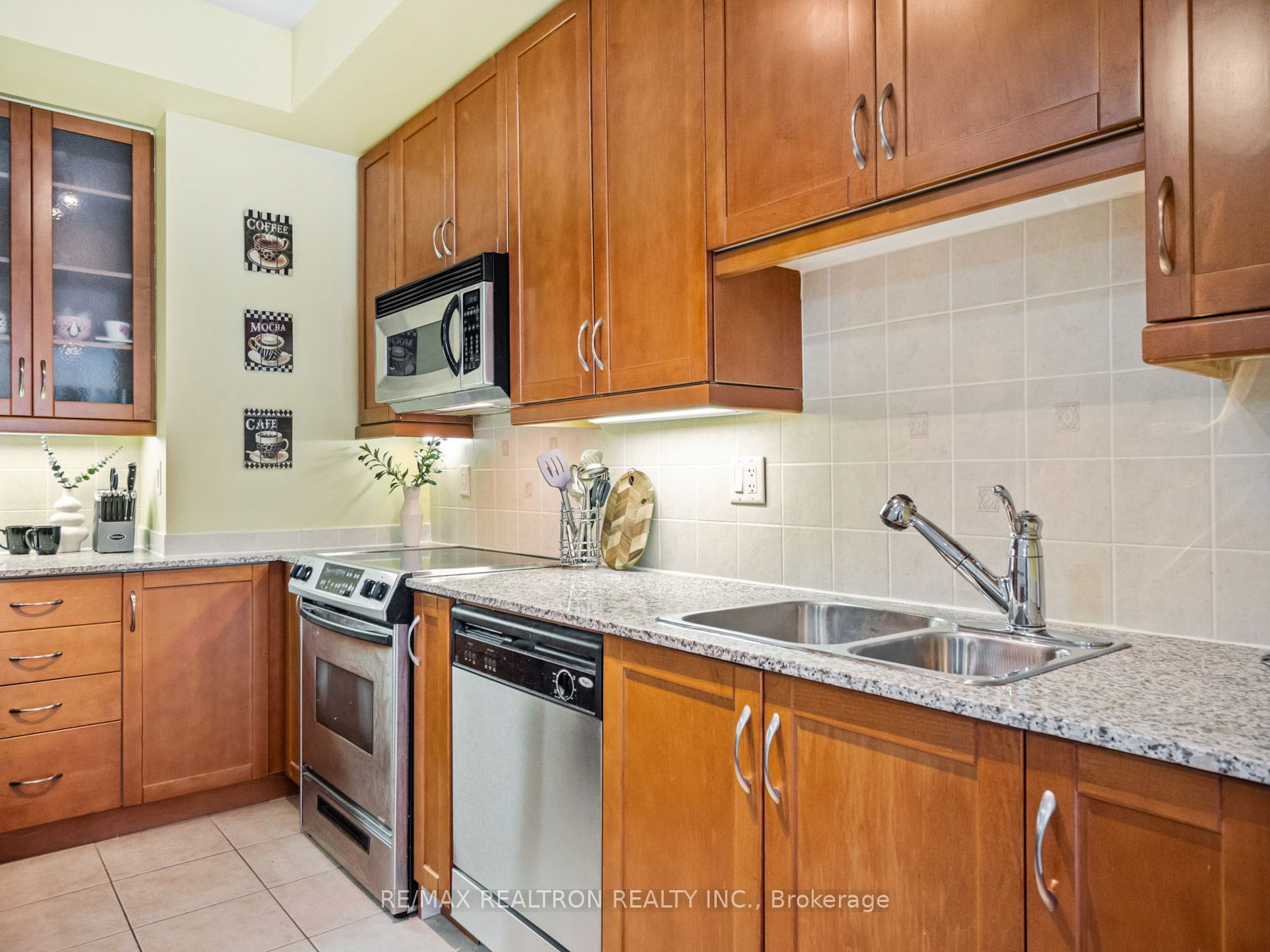 420 Kenneth Ave, unit 4 for sale