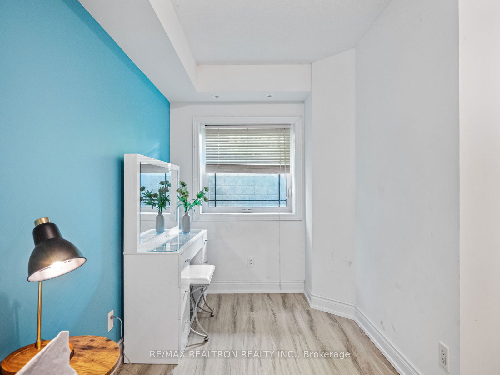 420 Kenneth Ave, unit 4 for sale