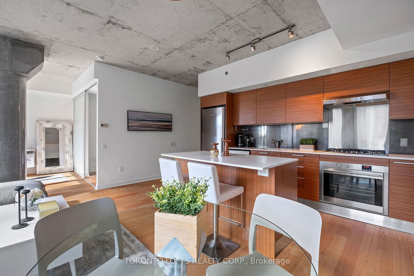 375 King St W, unit 604 for sale