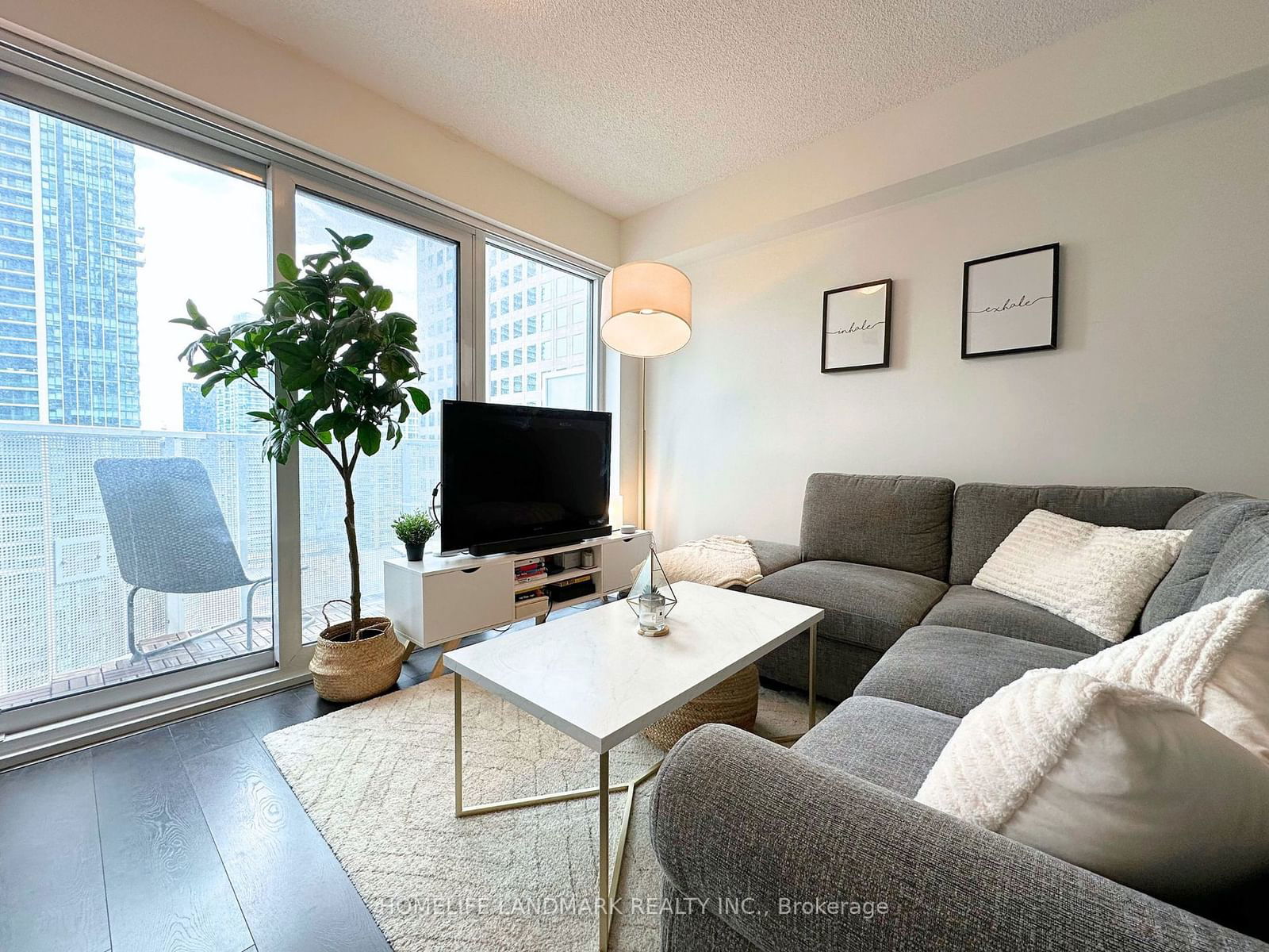 88 Harbour St, unit 1606 for rent