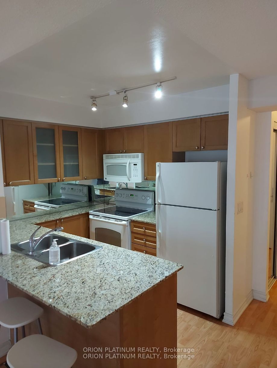 761 Bay St, unit 1401 for rent