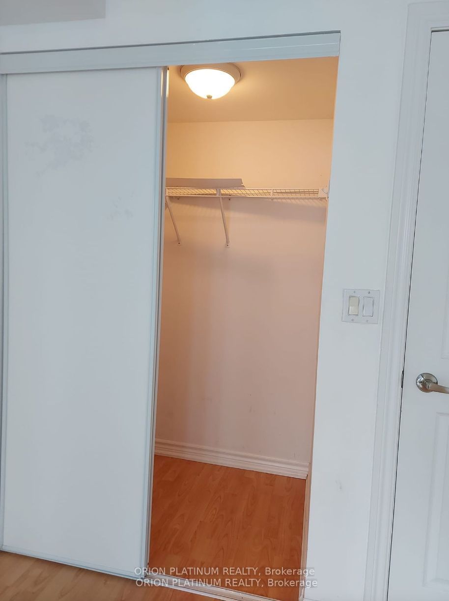 761 Bay St, unit 1401 for rent