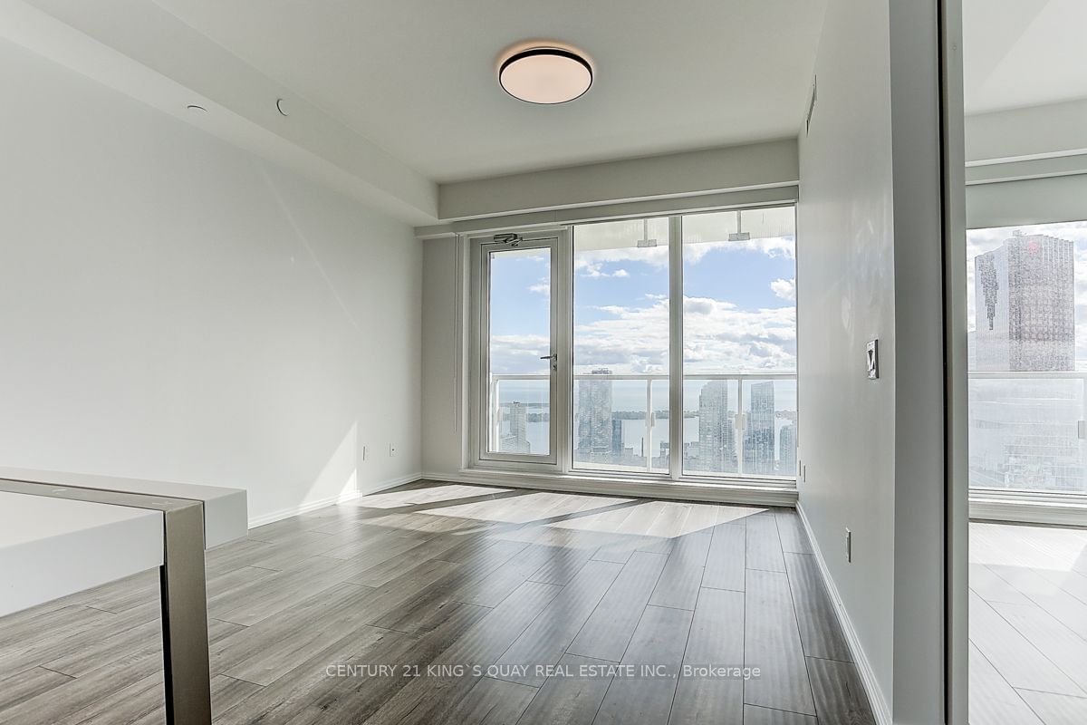 197 Yonge St, unit 5907 for sale