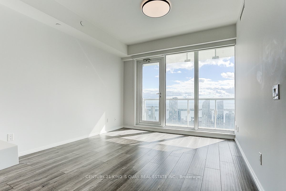 197 Yonge St, unit 5907 for sale