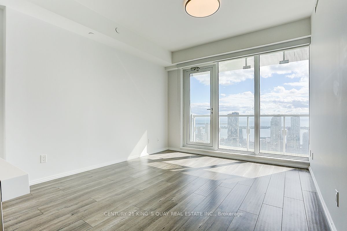 197 Yonge St, unit 5907 for sale