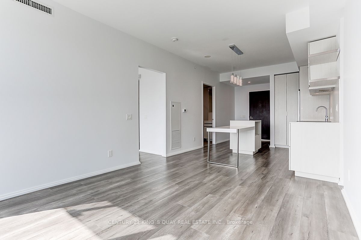 197 Yonge St, unit 5907 for sale