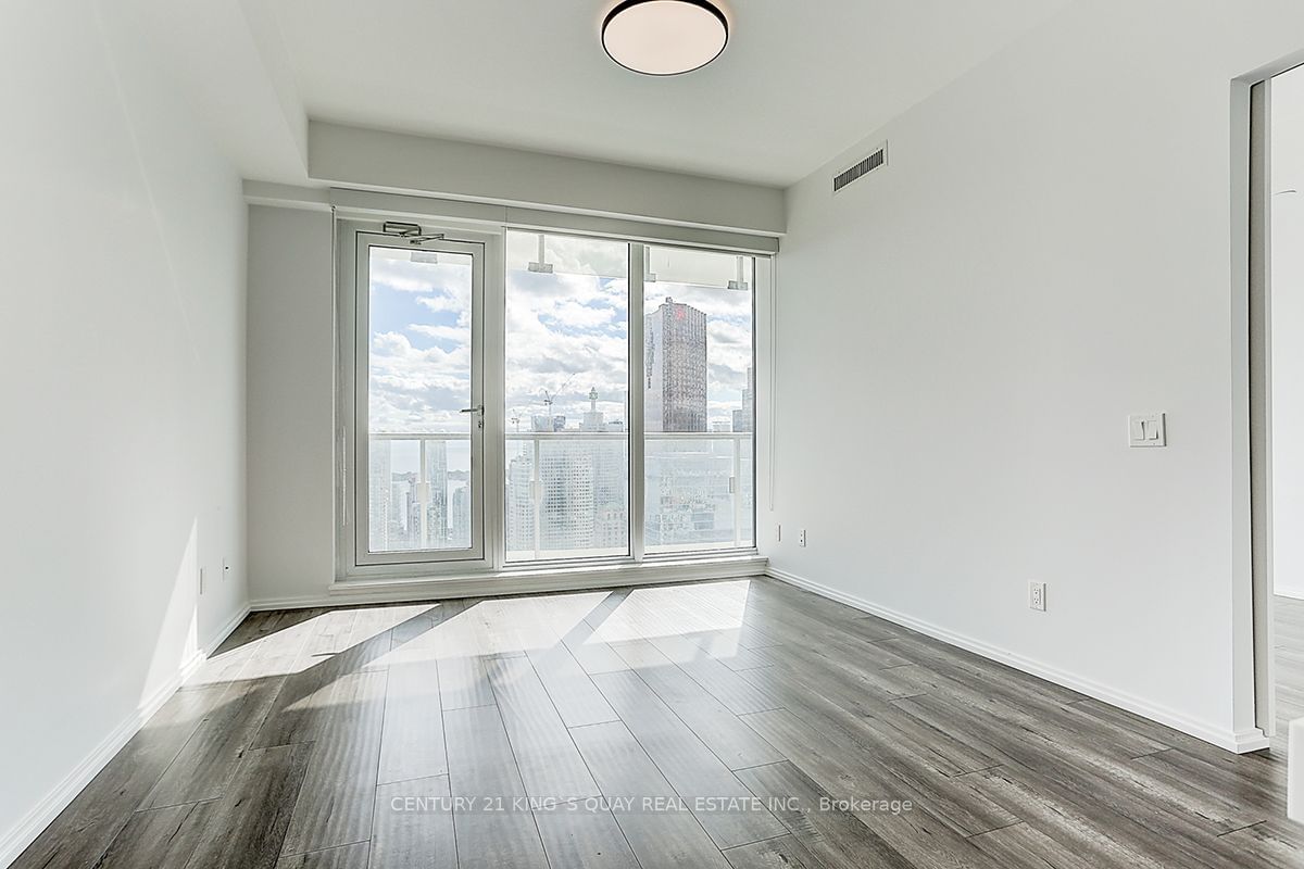 197 Yonge St, unit 5907 for sale