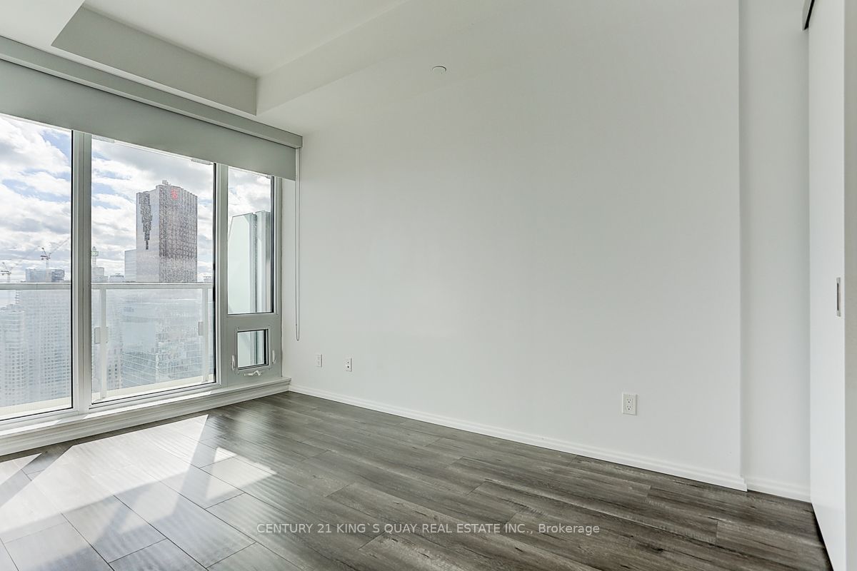 197 Yonge St, unit 5907 for sale