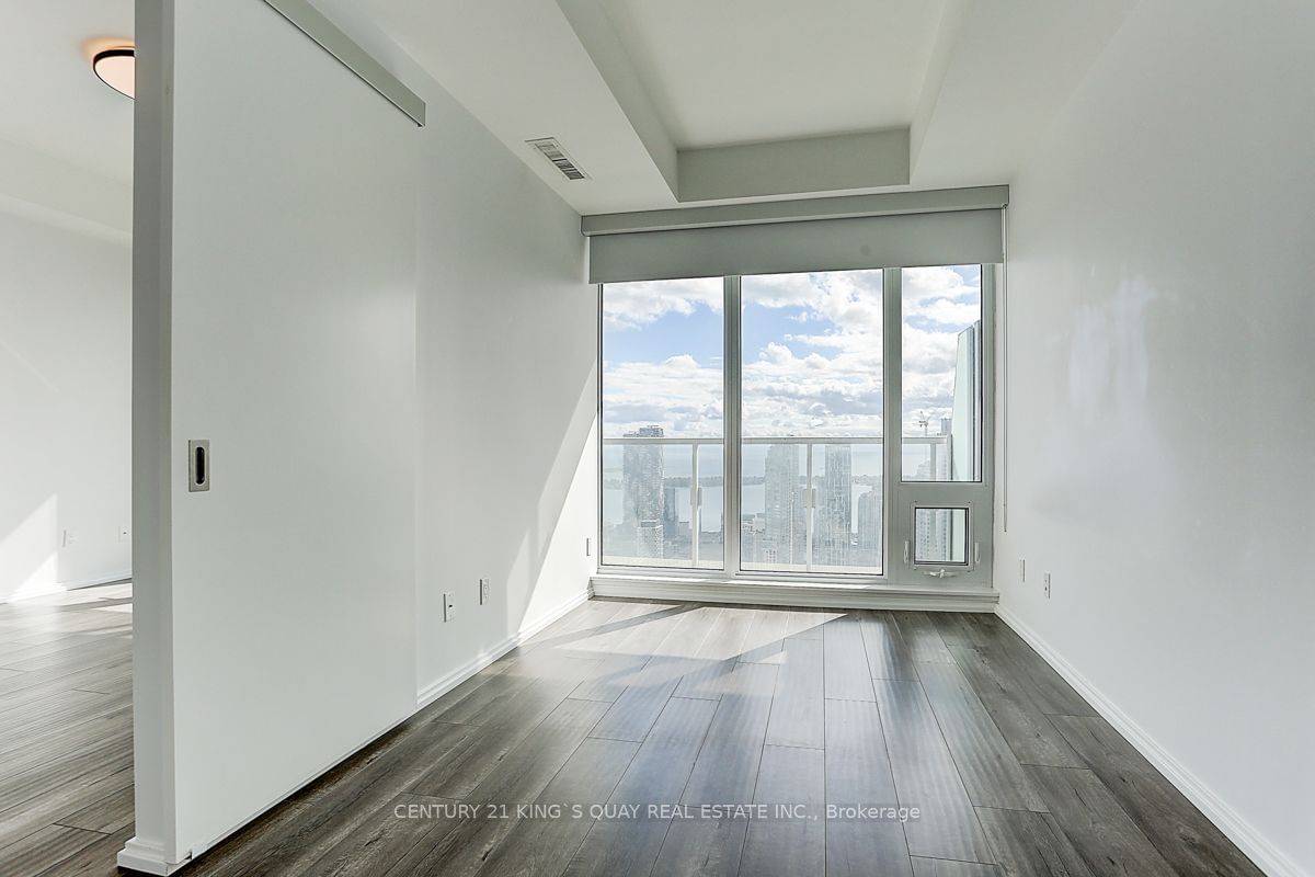 197 Yonge St, unit 5907 for sale