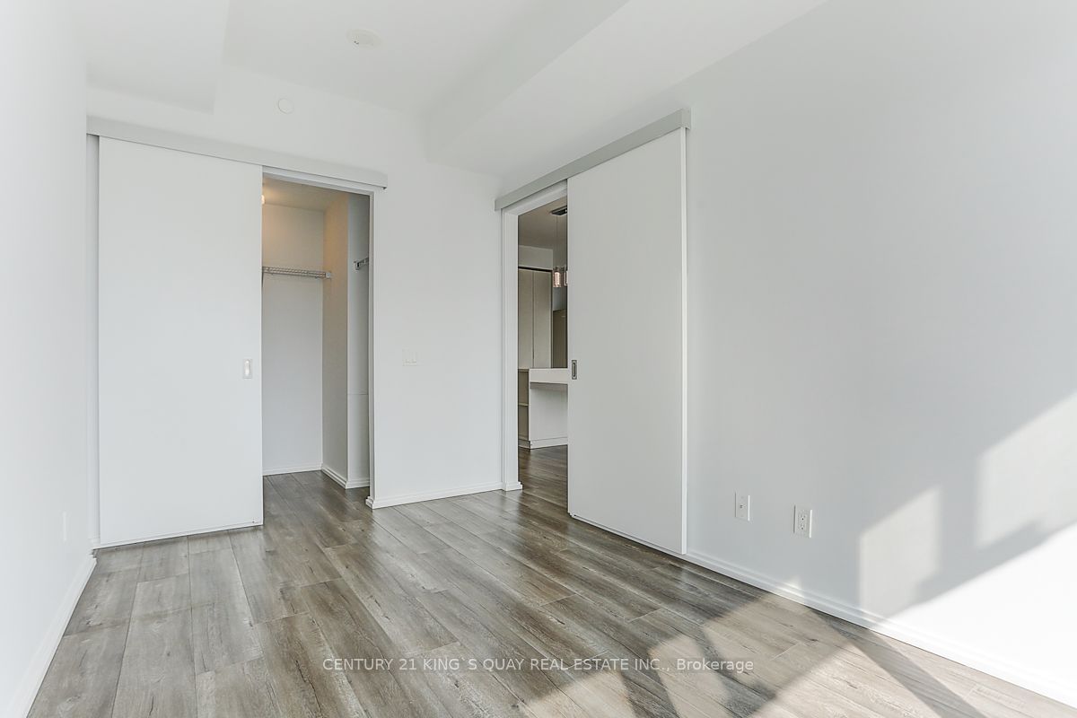 197 Yonge St, unit 5907 for sale