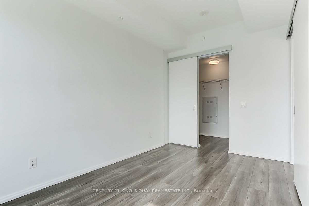 197 Yonge St, unit 5907 for sale