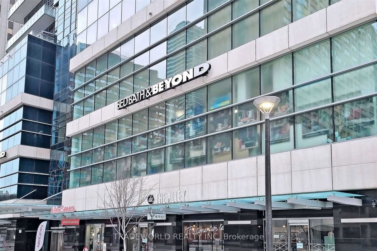 386 Yonge St, unit 909 for rent