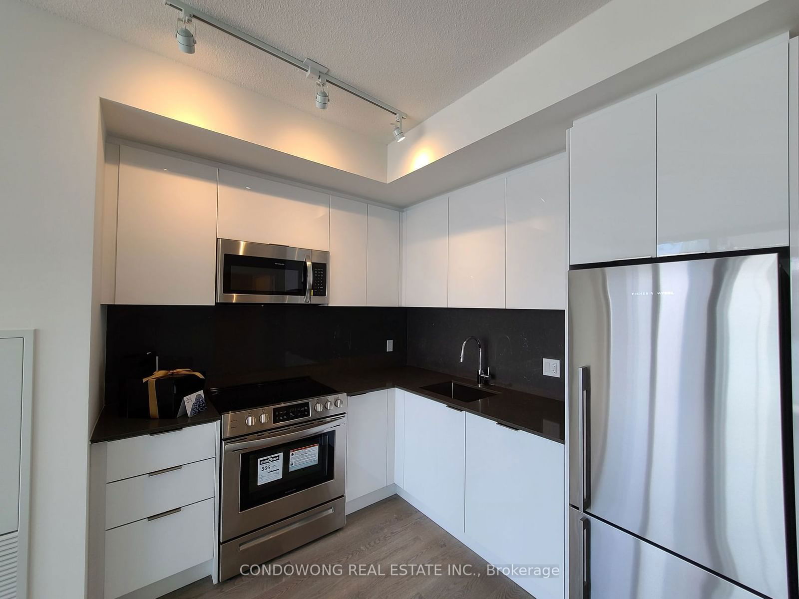 25 Richmond St E, unit 2909 for rent