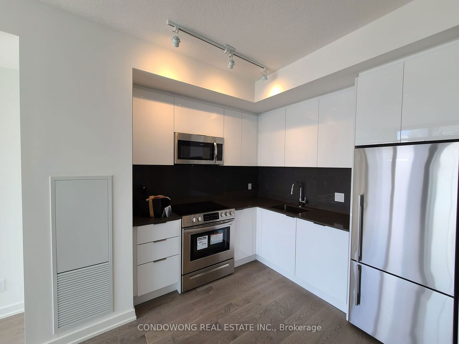 25 Richmond St E, unit 2909 for rent