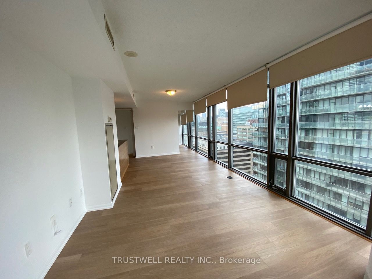 37 Grosvenor St, unit 1503 for rent