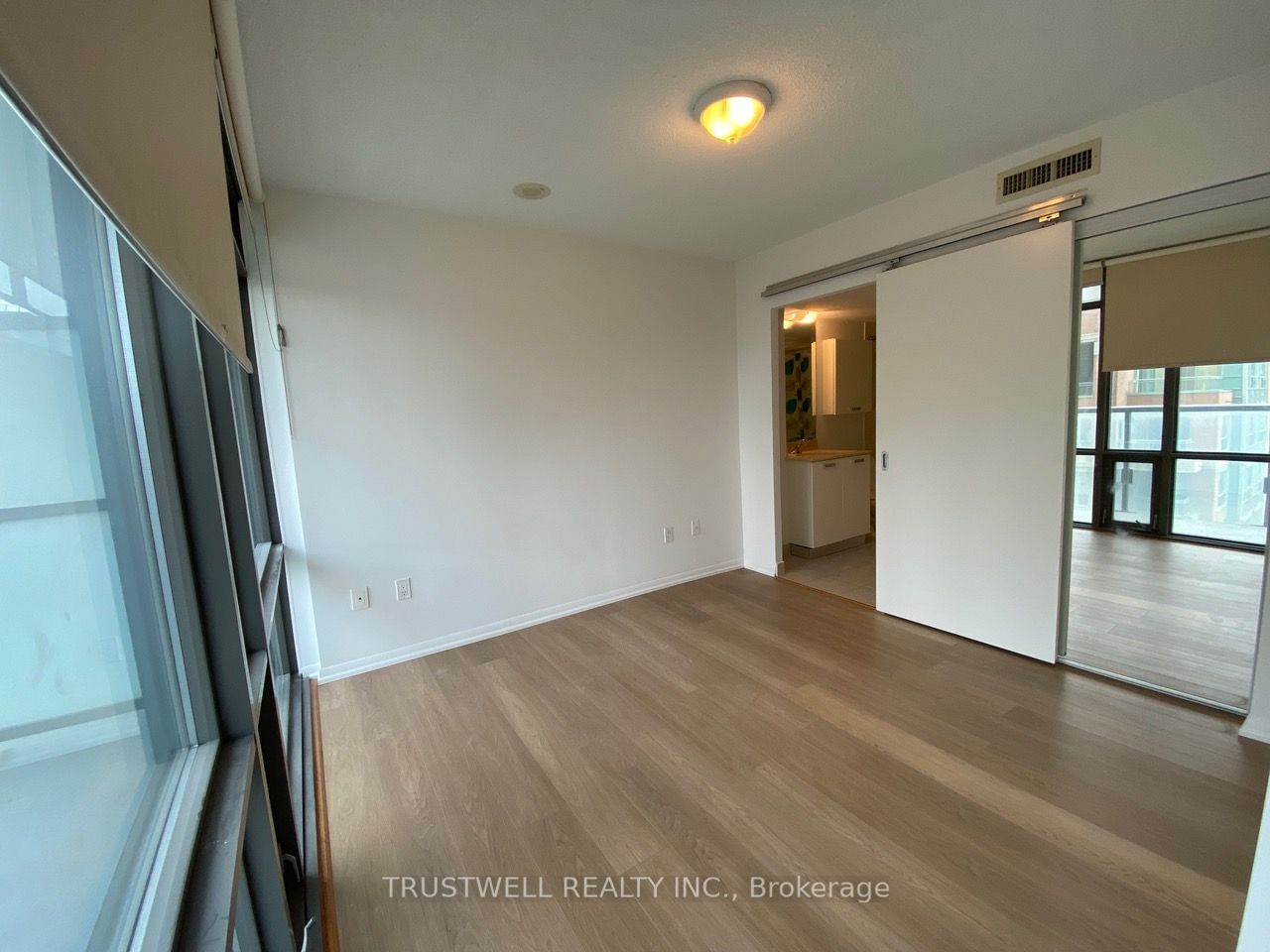 37 Grosvenor St, unit 1503 for rent