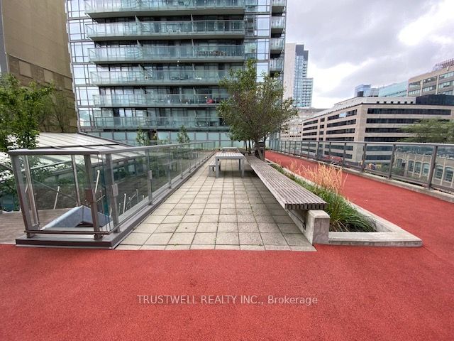 37 Grosvenor St, unit 1503 for rent