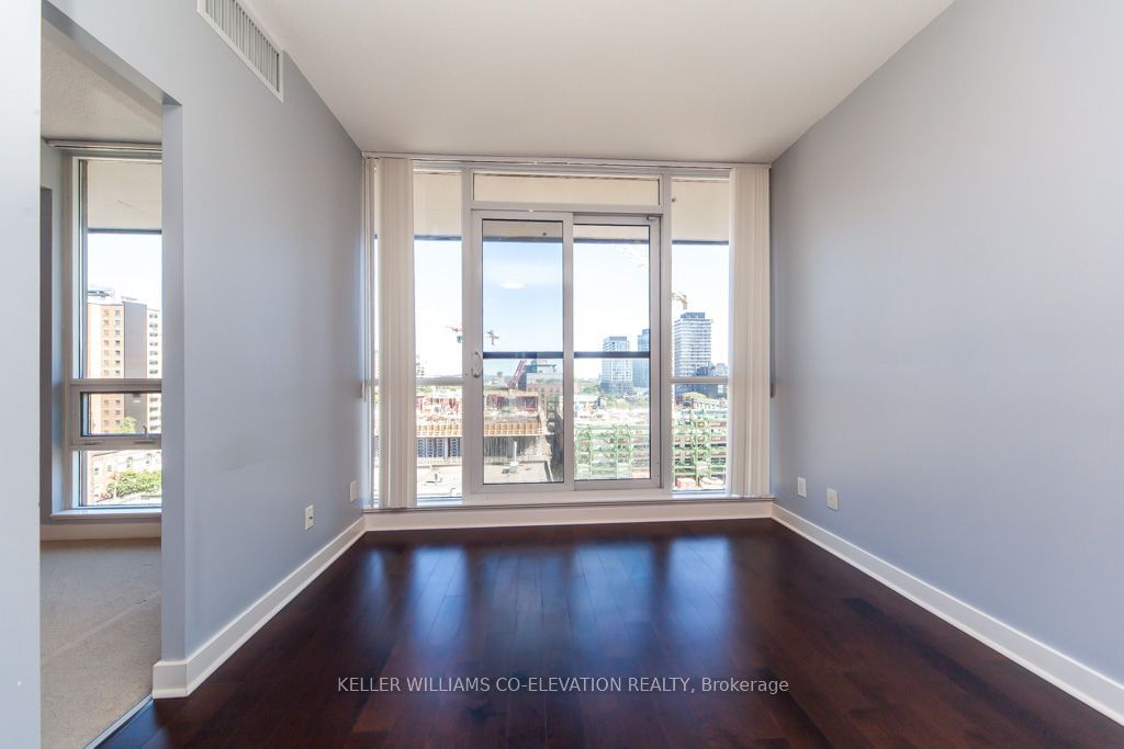 320 Richmond St E, unit 916 for rent