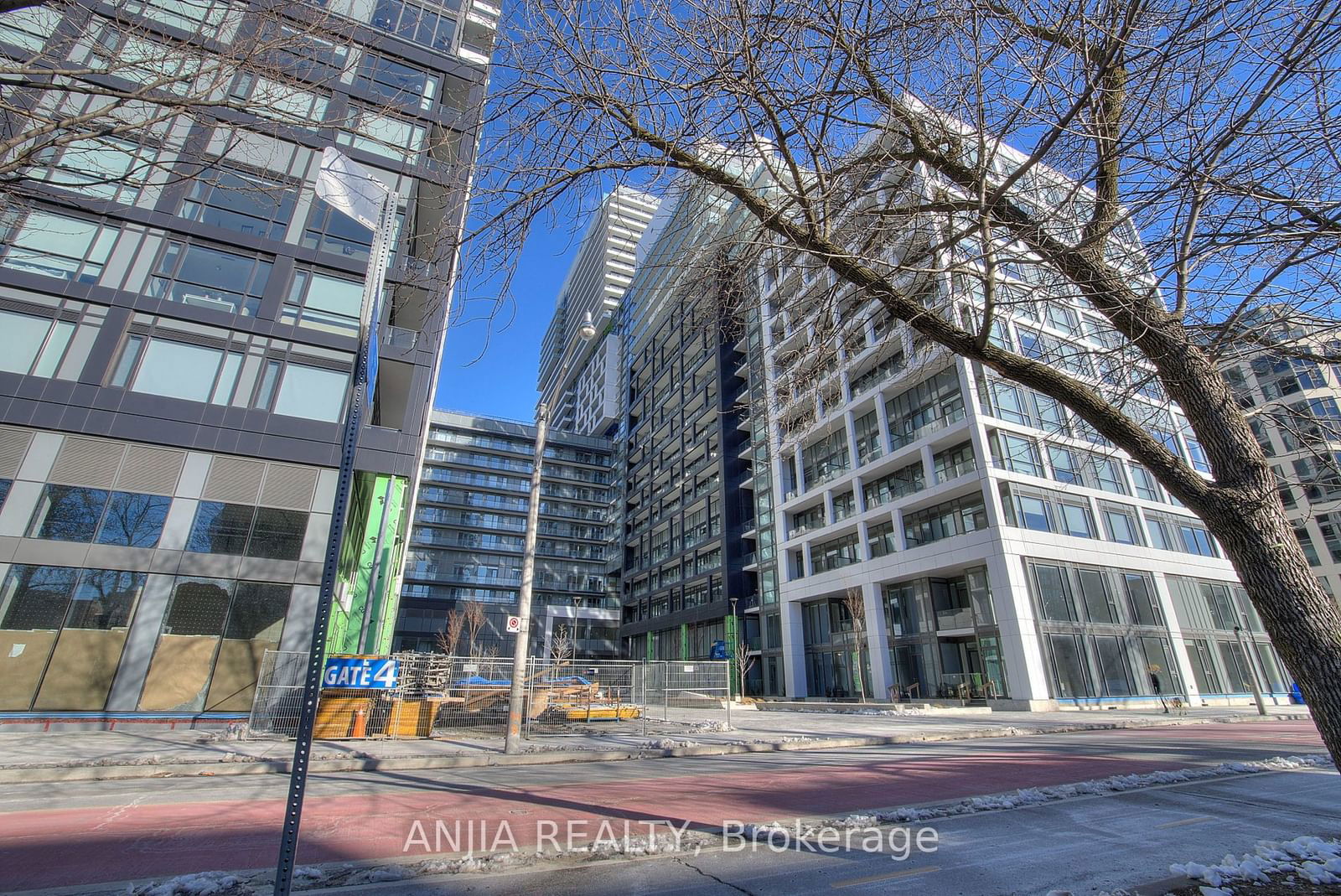 70 Princess St, unit 1528 for rent