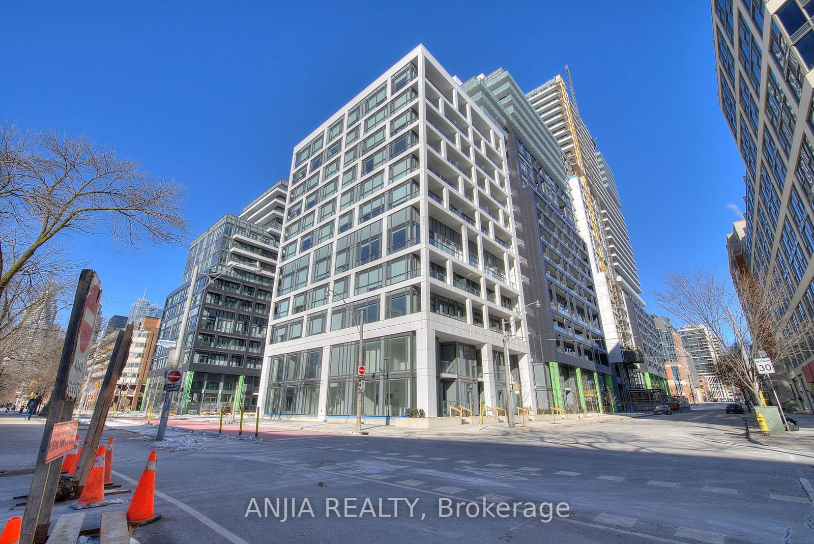 70 Princess St, unit 1528 for rent