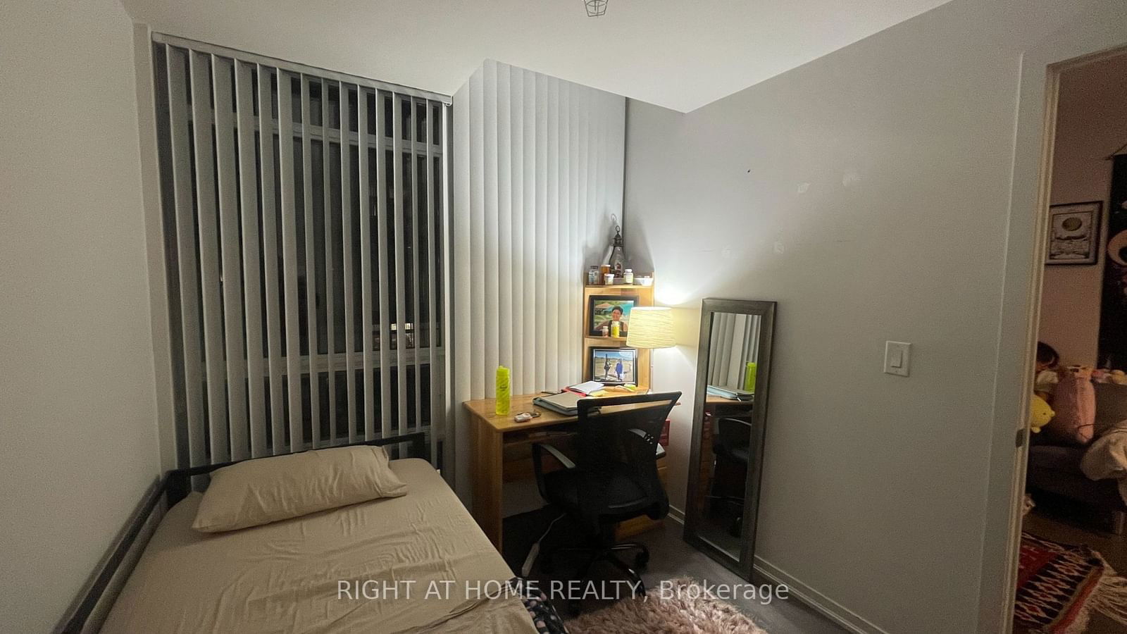 36 Lisgar St, unit PH03w for rent