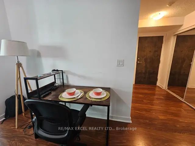 33 Bay St, unit 1307 for rent