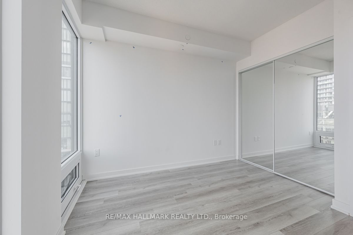 238 Simcoe St, unit 2610 for rent