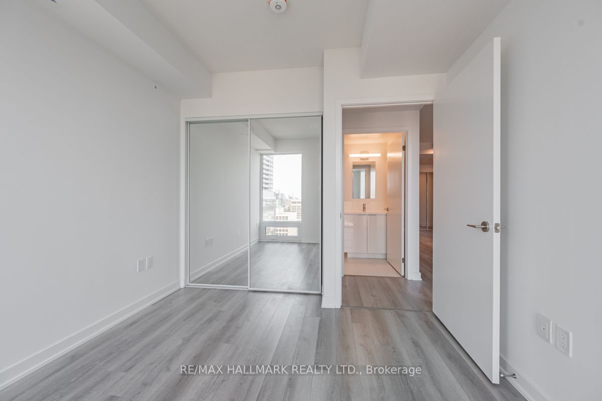 238 Simcoe St, unit 2610 for rent