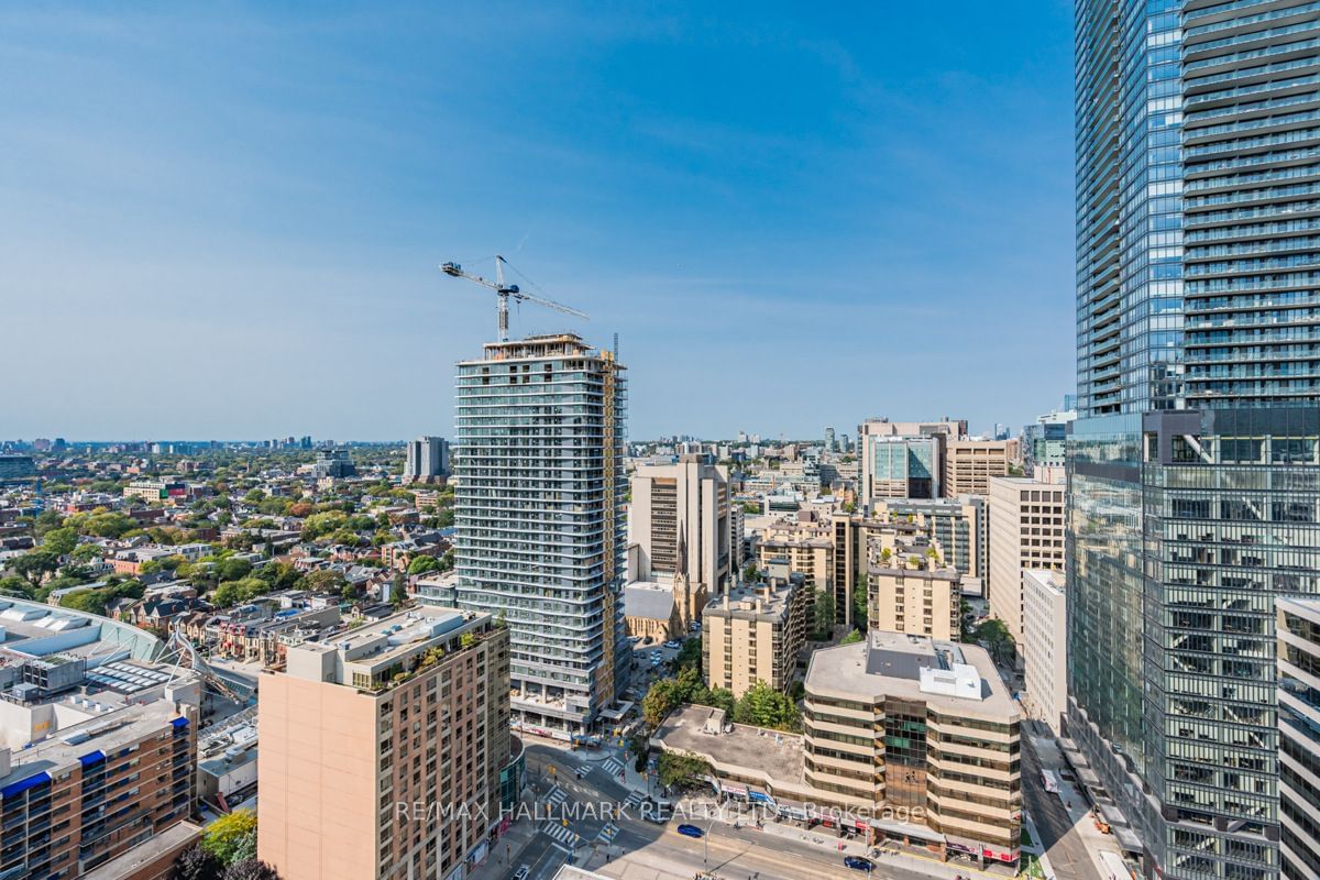 238 Simcoe St, unit 2610 for rent