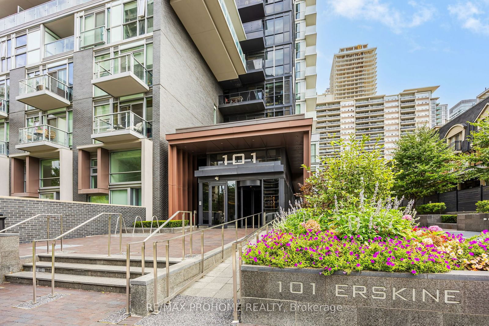 101 Erskine Ave, unit 2205 for sale